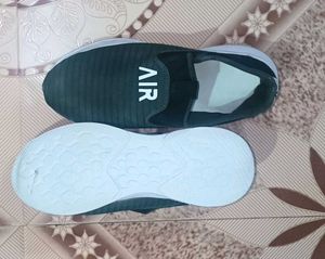 Comfy Slip-on Sneakers