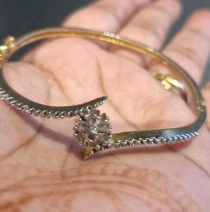 GOLD TONE AMERICAN DIAMOND KADA BRACELET