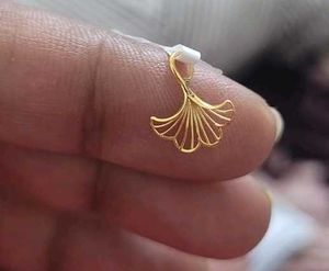 14kt Gold Ginkgo Leaf Pendant