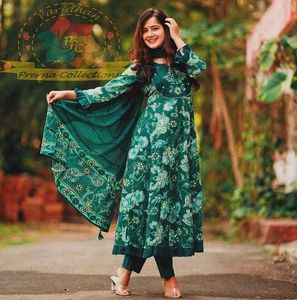 Green Floral Embroidered Kurta Set