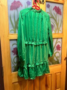 ELEGANT EMERALD GREEN RUFFLE DRESS M