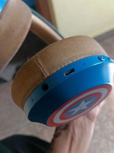 Captain America-themed wireless headphones