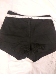 H&amp;M HIGH WAIST BEAUTIFUL BLACK SHORTS