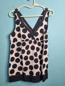 A Black&amp;white Dott Printed Tank Top.