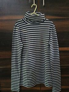 Full Sleeve Girls Sweatshirt Or T Shirt