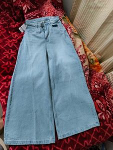 Wide Leg Light Wash Jeans