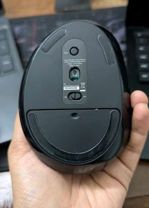 Croma Ergonomic Wireless Mouse