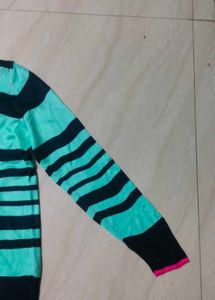 ✅🆕 BRAND NEW Striped V-Neck Knit Top🆕✅