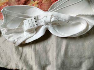 White Comfortable Bra 40C.