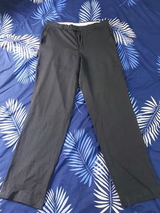 Formal Black Pant,  32 Size Gently Used, No Flaws. Slightly Torn At The Clip As In Pic 4. Very Good Condition.
