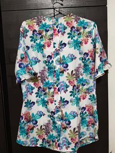 Floral Print Top - Perfect for Spring!