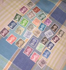 30 Great Britain(UK) Queen Stamps