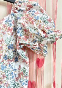 Cute Floral Top🩷🩵💙