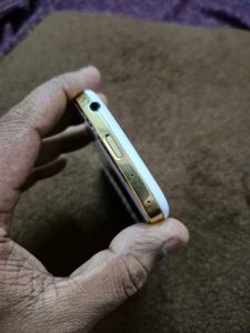 Blackberry Q10 Special Edition Gold