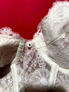 Triumph Ivory Lace Bustier (85B)