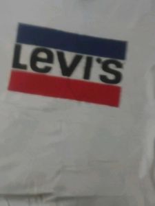 Levi&#39;s Graphic Tee