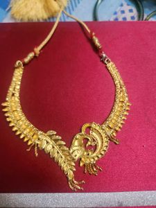 Elegant Gold Tone Necklace