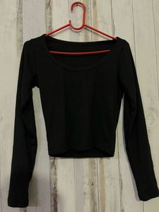 Black Ribbed Long Sleeves Crop Top
