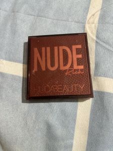 HUDA BEAUTY Nude Rich Palette