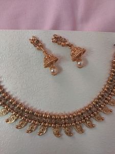 A necklace + earring combo + Leave In Conditioner
