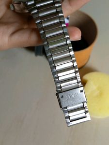 New Quartz Black Dial Wristwatch