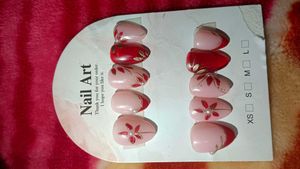 Floral Press-On Nail Art Set
