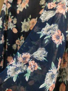 SLEEVELESS SHRUG AND DUPPATA