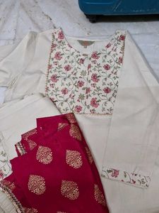 Elegant Floral Print Kurta Set