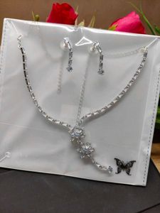Sparkling Necklace & Earring Set