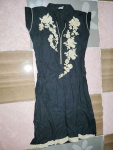 Set Floral Embroidered Kurta