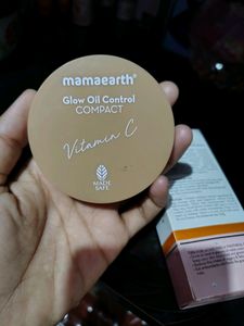 Mamaearth Glow Oil Control Compact ✨