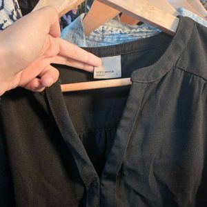 Black V-Neck Long Sleeve Blouse