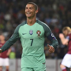 Portugal 2016 very rare Ronaldo footbal jersey