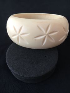 vintage carved and dyed  bangles combo