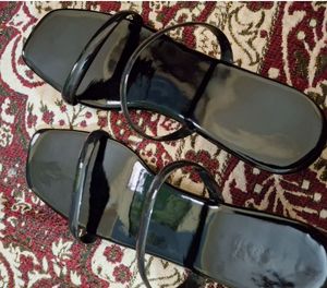 Chic Black Flats..New With Tag