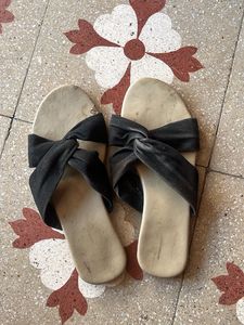 Black Knot Detail Sandals