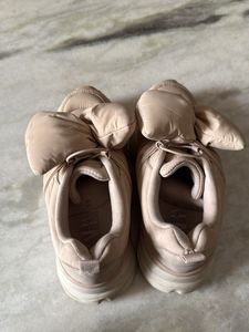 ZARA Bow Accent Sneakers seize 33 for girl kids