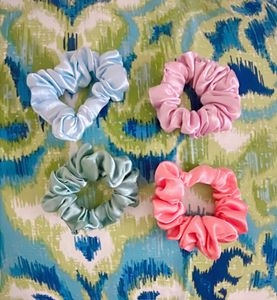 🆕🚨Satin scrunchies @ Lowest prices 😍