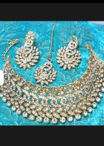 Stunning Gold & Crystal Jewelry Set
