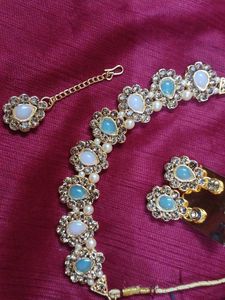 Elegant Necklace &amp; Earrings Set