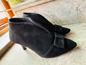 Black Heels Valvet