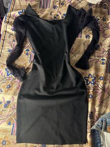 black bodycon dress