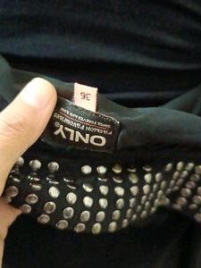 only women black shirt