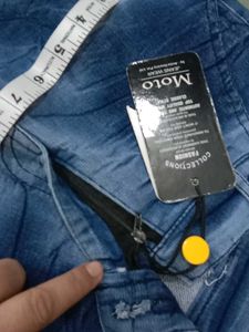 Boy&#39;s Outfit: Shirt &amp; Jeans