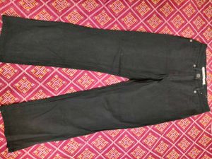 SIDE CUT STRAIGHT BLACK JEANS