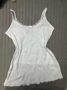 WHITE SLEEVELESS TOP