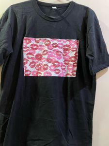 Trendy Lips Print T-Shirt