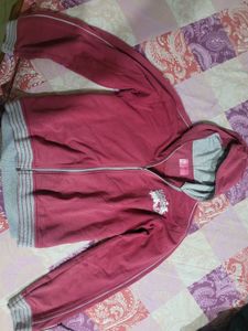 Sweetshirt With Cap