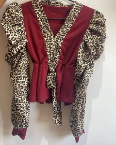 Leopard Print Puff Sleeve Top