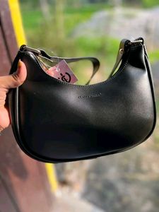 Chic Black Shoulder Bag✨️
